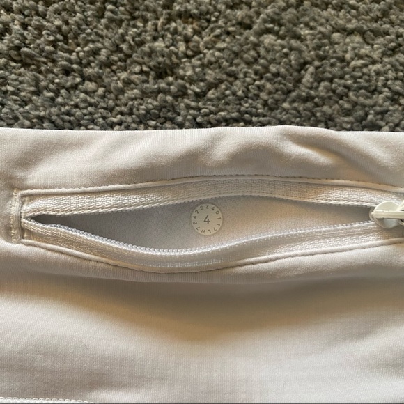 White Lululemon run times short 2 way stretch 4 inch - Picture 4 of 8